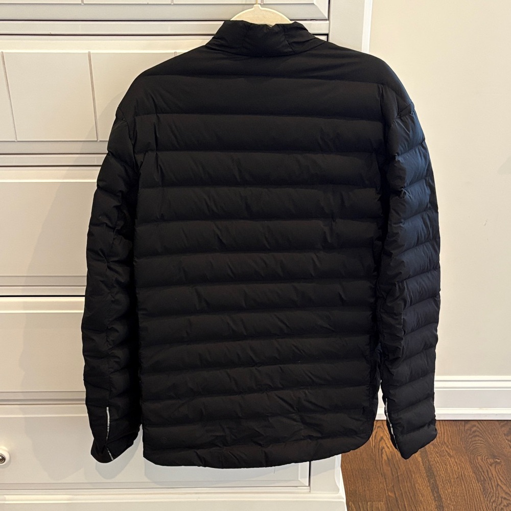 lululemon athletica Men's Sleek Black Puffer Jacket - Picture 6 of 6